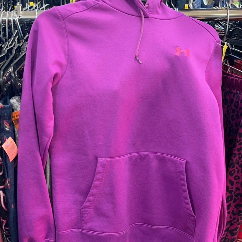 Under armpit sweatshirt